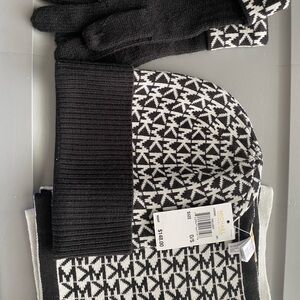 Michael Kors Monochrome Patterned Women’s Scarf, Gloves, Hat Set w/tags